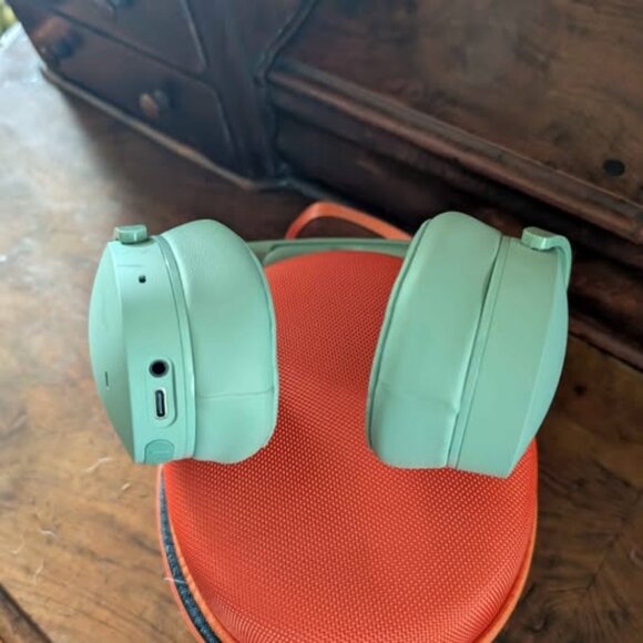 Skullcandy Set - Overear Headphones and Blue Tooth Speaker - Picture 7 of 7